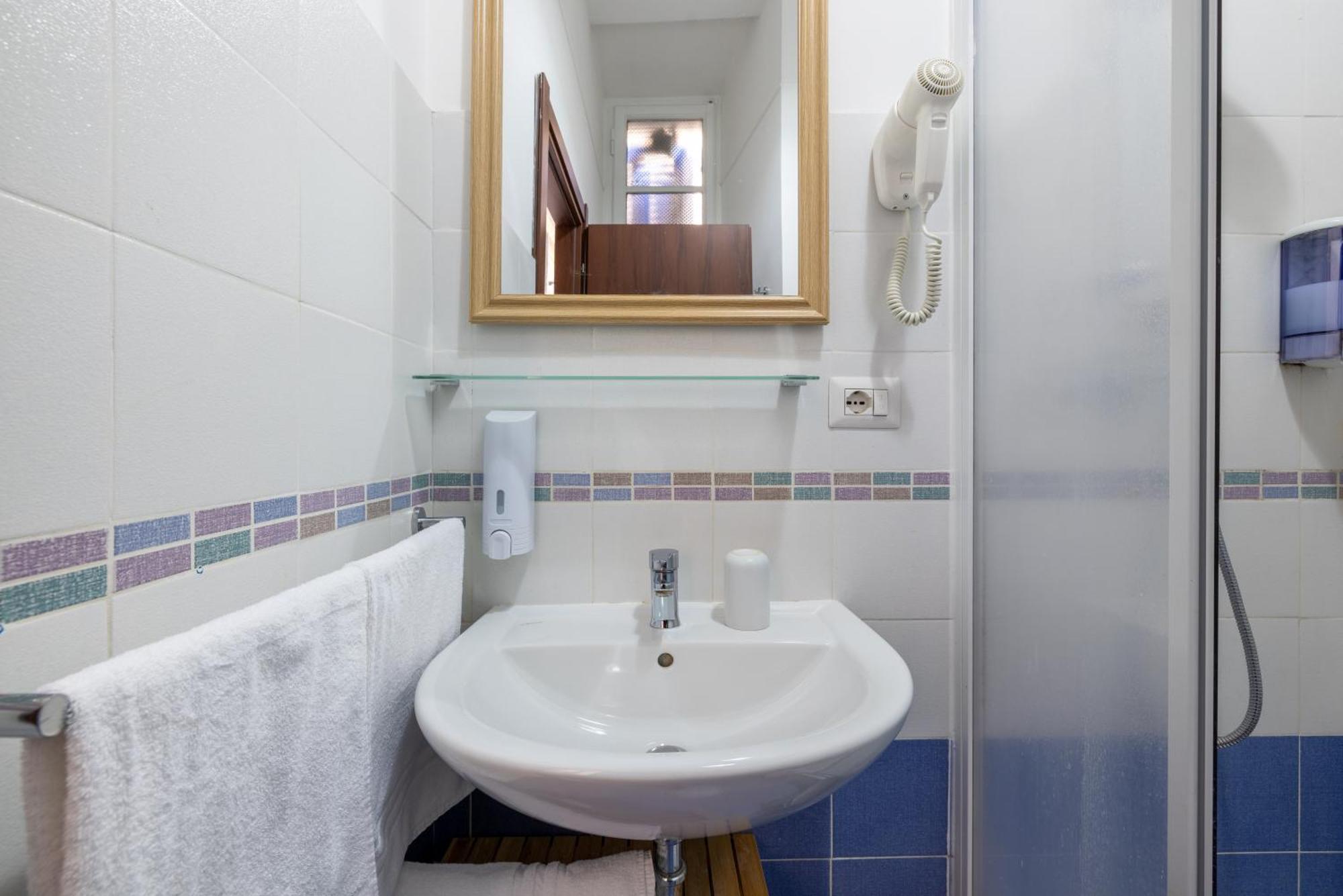 Bed and Breakfast Domus Castroni Scipioni Rom Exterior foto